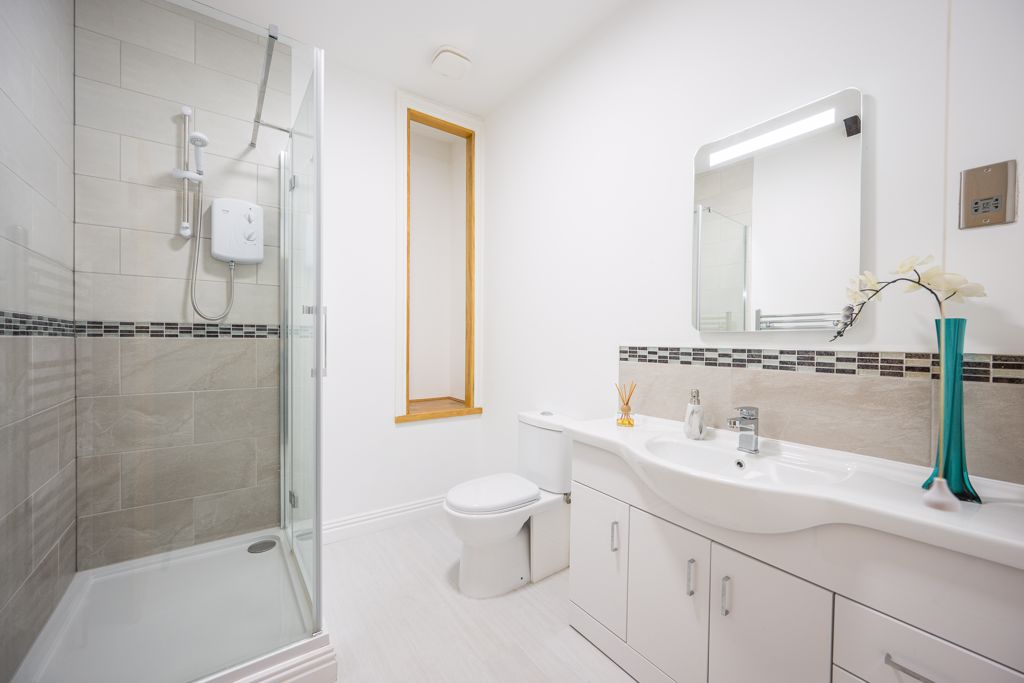 En-Suite- click for photo gallery